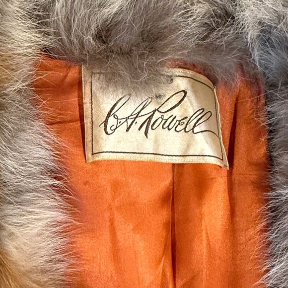 Luxurious Fur-Trimmed Tan Coat- Vintage - Picture 3 of 8